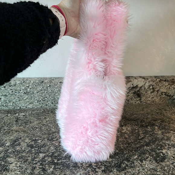 Balenciaga Everyday Tote Faux Fur - Picture 5 of 16